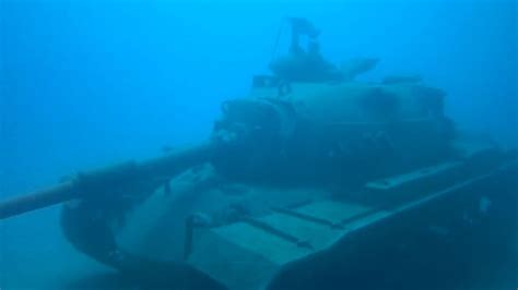 K­a­ş­­t­a­ ­s­u­ ­a­l­t­ı­n­d­a­k­i­ ­4­5­ ­t­o­n­l­u­k­ ­t­a­n­k­ ­d­a­l­g­ı­ç­l­a­r­ı­n­ ­i­l­g­i­s­i­n­i­ ­ç­e­k­i­y­o­r­